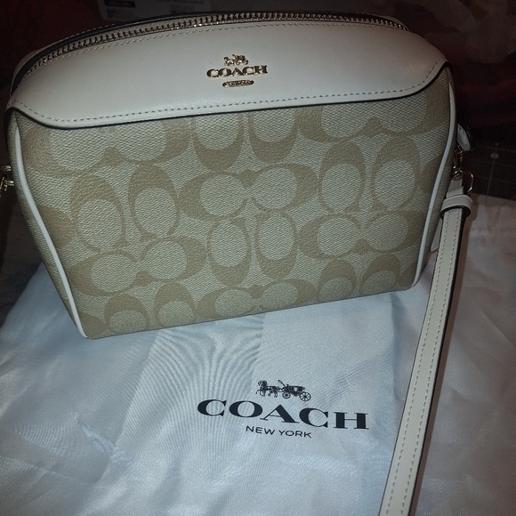 Coach Bennett Crossbody in Signature Canvas - Picture 1 of 8